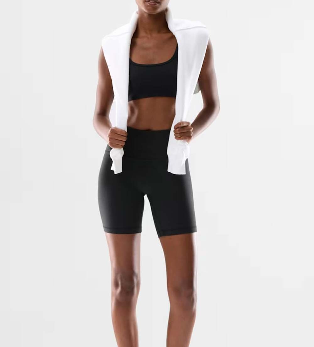 Aritzia BUTTER Cheeky Hi-Rise 7" Short in Black Size Medium